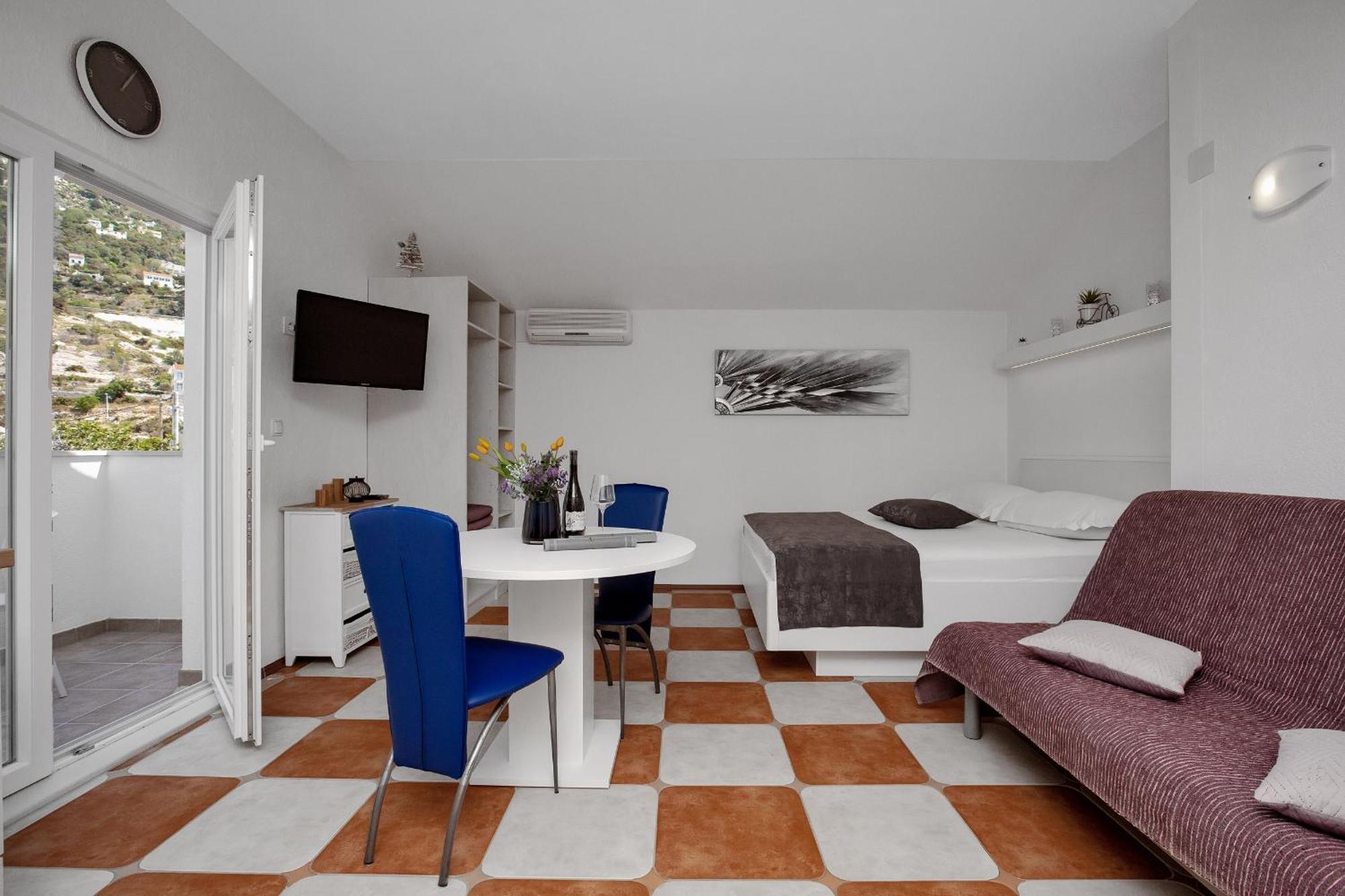 Apartments By The Sea Drasnice, Makarska - 2581 Bilik gambar